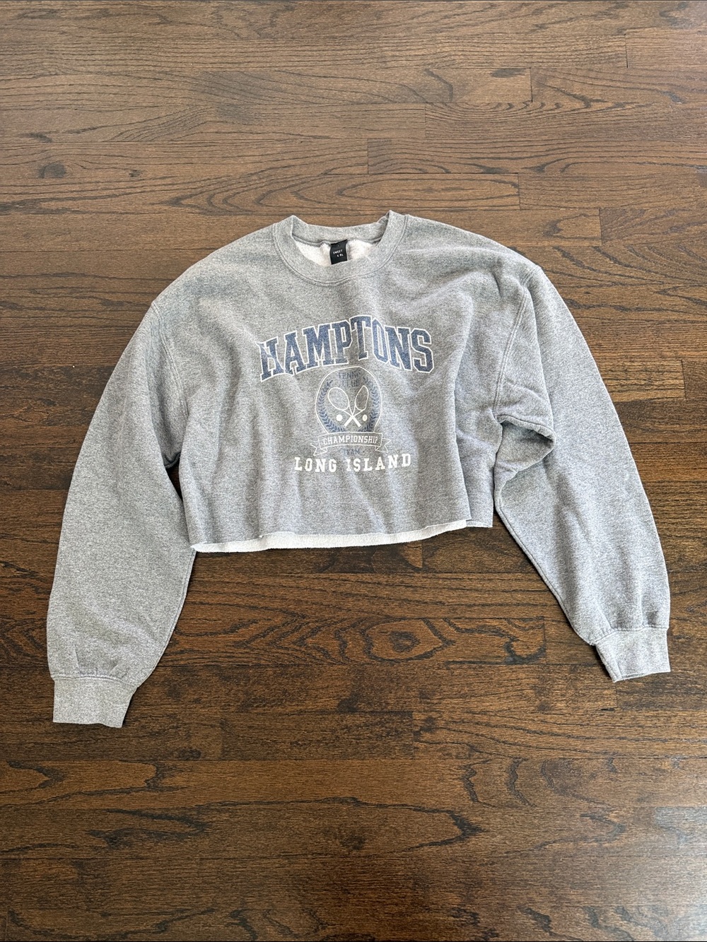 Sweet Claire Women’s Gray 'Hamptons Long Island' Cropped Sweatshirt Size S/M